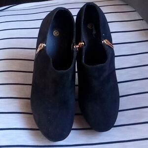 Nwot's -Non branded, black suede platform, heeled ankle booties size 38